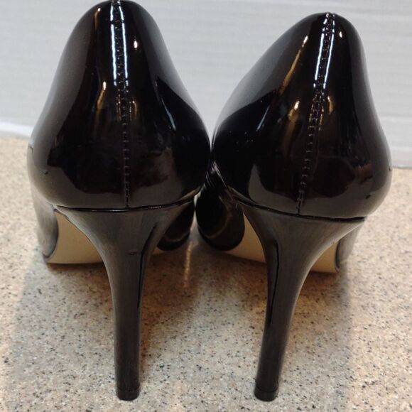 👍 Ann Taylor Black Heels.   A1 - Picture 4 of 5